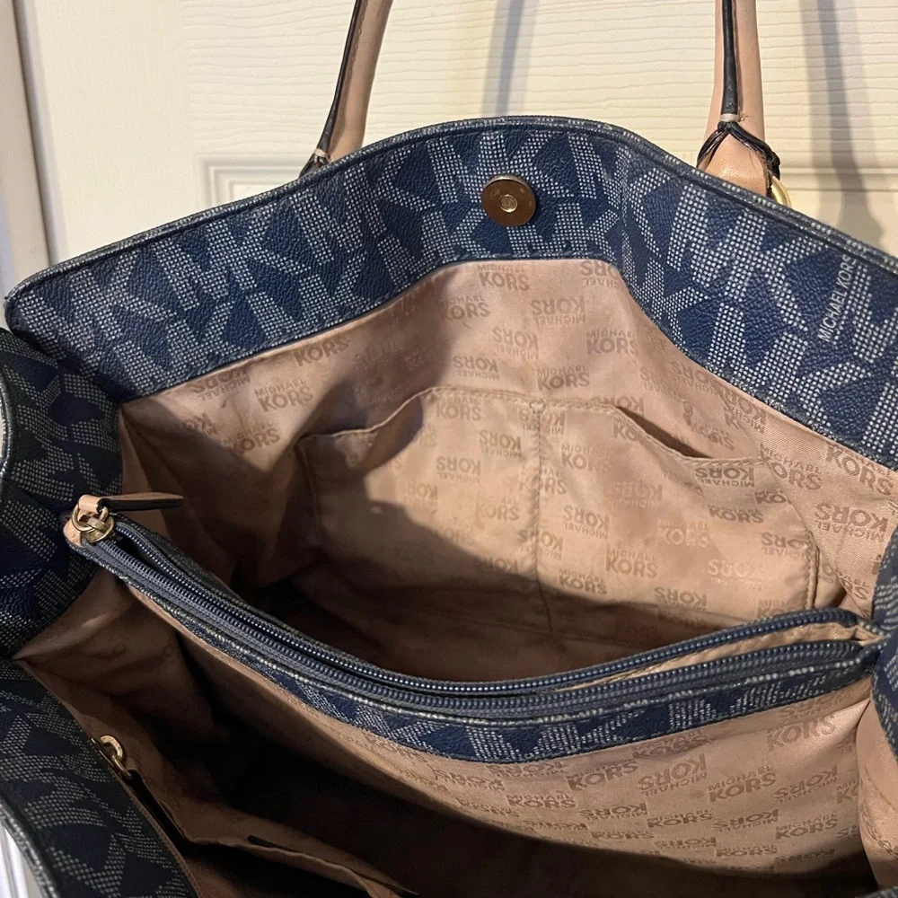 Michael Kors Hamilton East West Signature Tote Bag Navy and Tan - Fair Condition